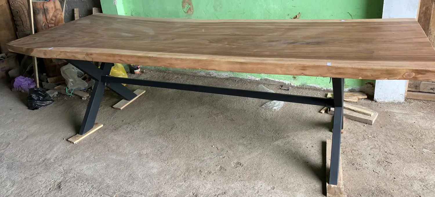 Product image 4 of the product “Natural wood table suar with metal legs X-style, 314cm length, 107cm width, 83.5 cm height. Table top 7cm thickness ”